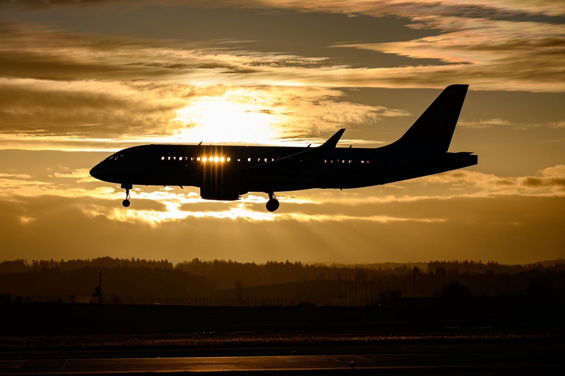 Flight Deals & Tourism Booms: The Economics of Low Fares