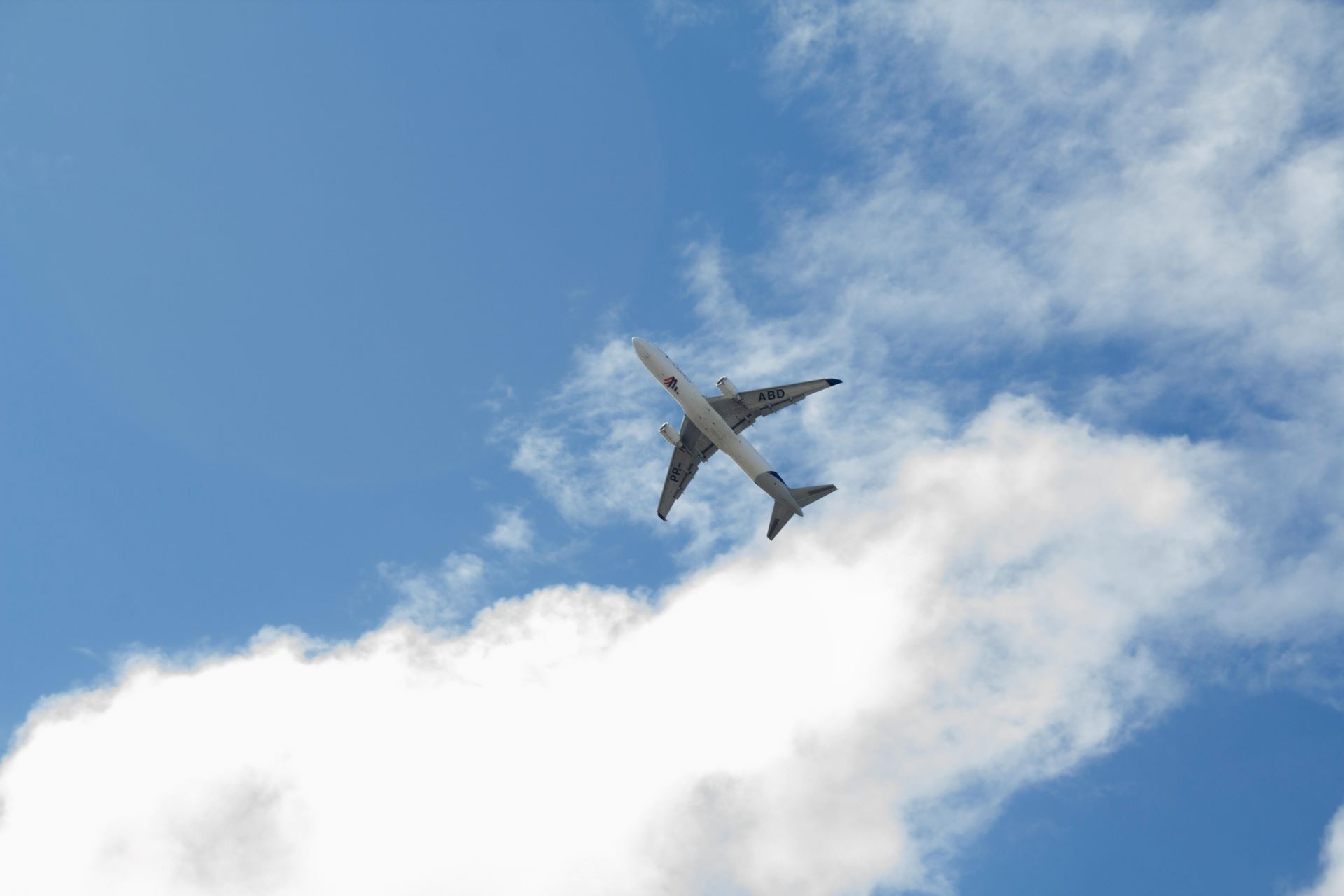 how-aviation-fuels-coastal-tourism-through-seasonal-demand-2