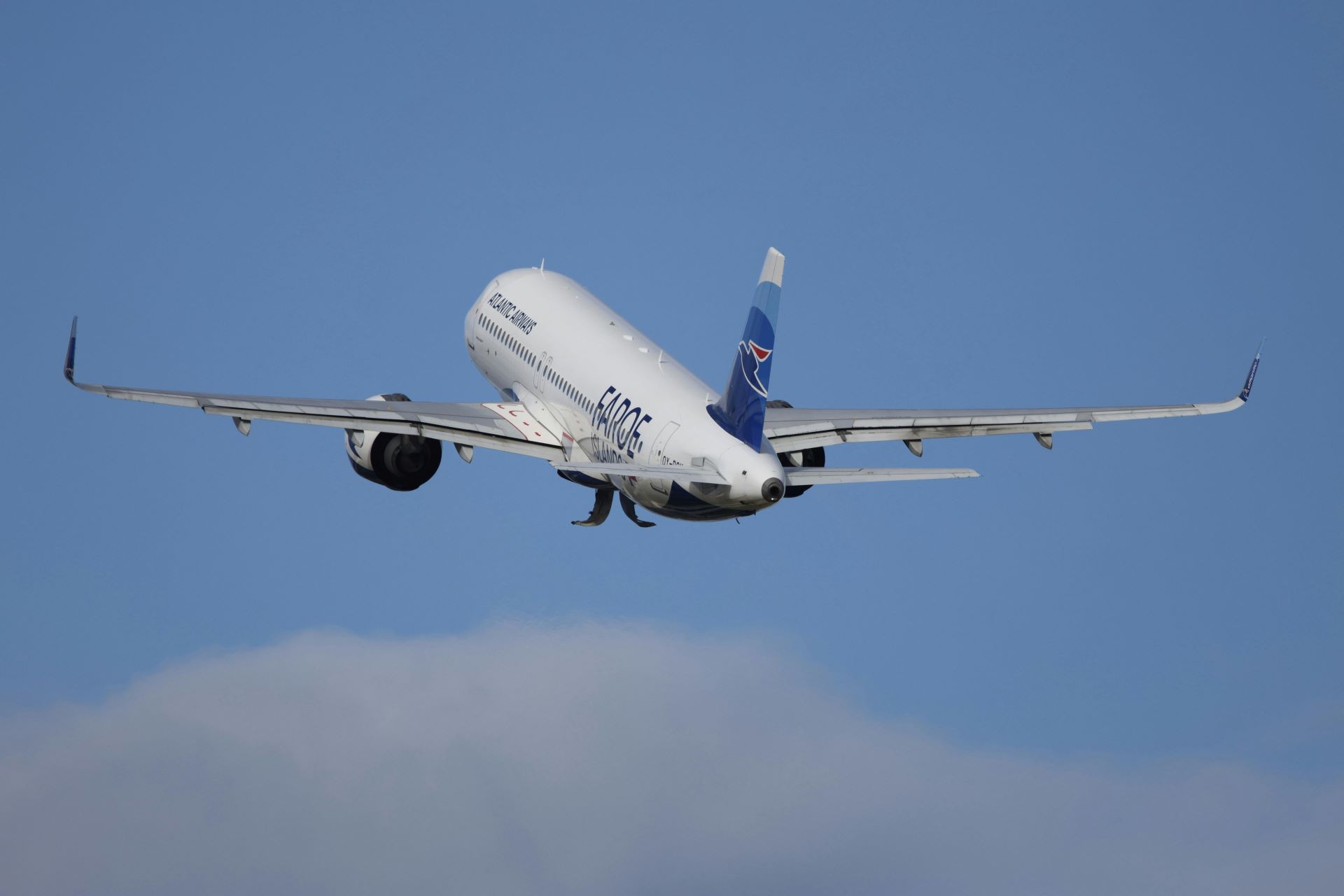 Flight Deals & Tourism Booms The Economics of Low Fares