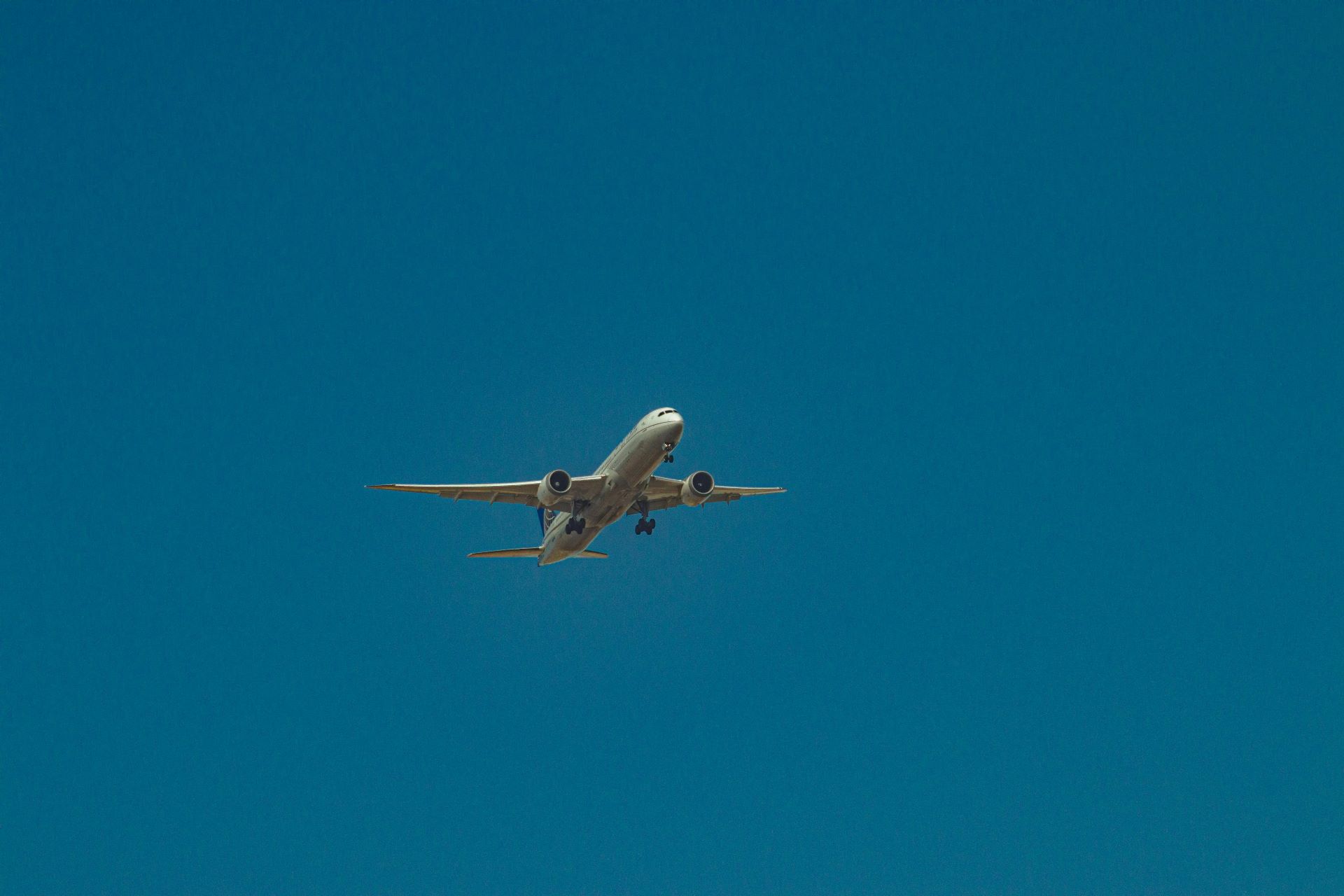 how-flights-have-compressed-the-rhythm-of-modern-tourism-1